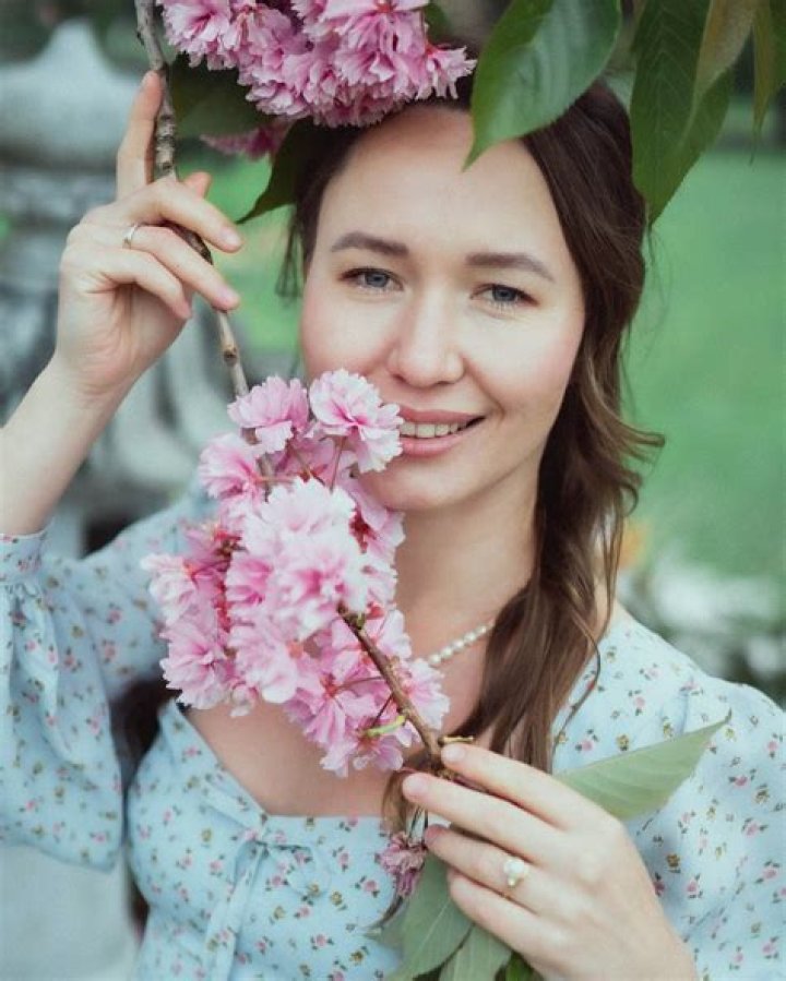 Discovering The Enchanting World Of Shiny Flowers Bely Belinda