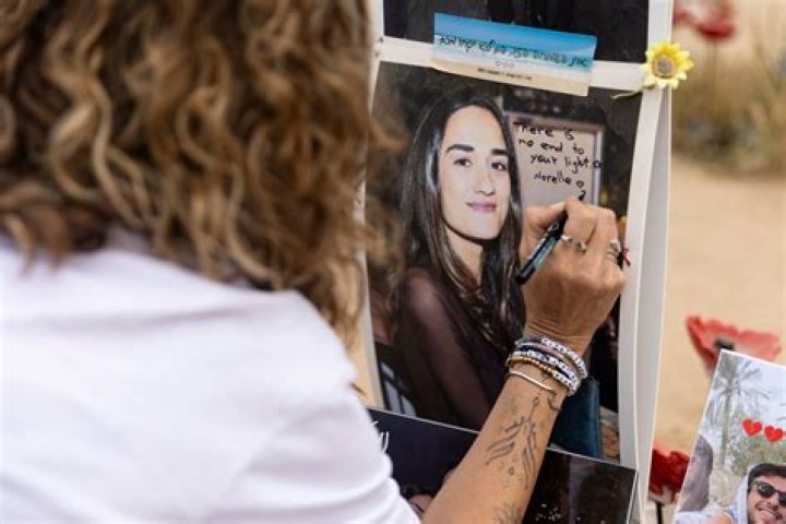 Norelle And Roya Manzuri: A Journey Through Talent And Passion